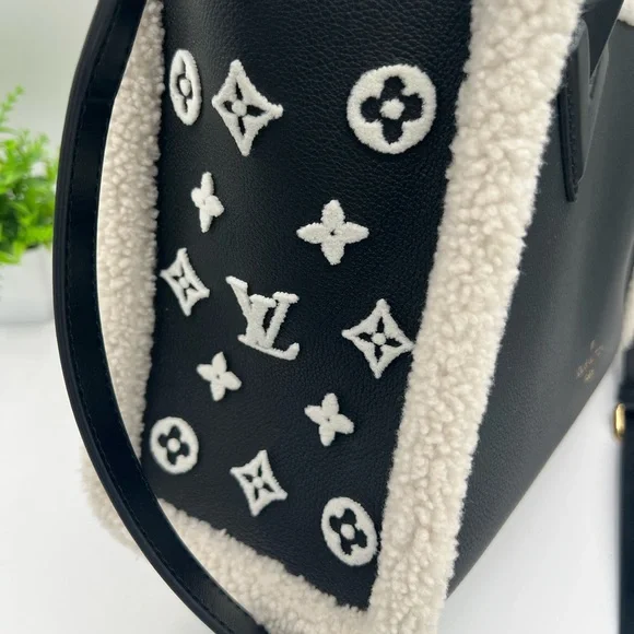 LOUIS VUITTON Rare Grained Calfskin Shearling On My Side MM Black🔥😍❤️ - Picture 7 of 13